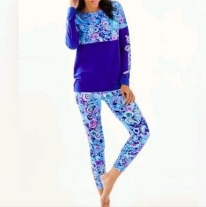 Lilly Pulitzer Cosmic Kismet Blue Finn Logo Top Shirt Tee RARE Small